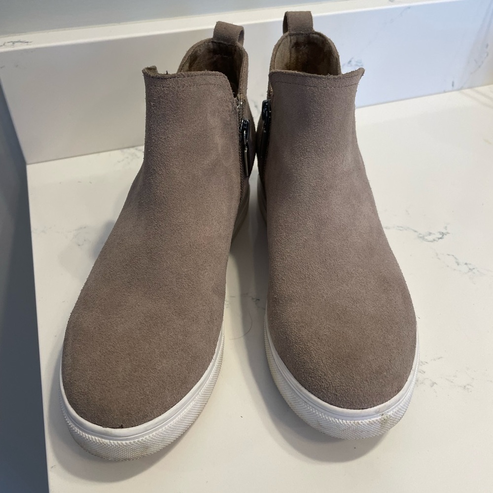 Blondo Georgette Waterproof Hidden Wedge Sneaker Brown 7